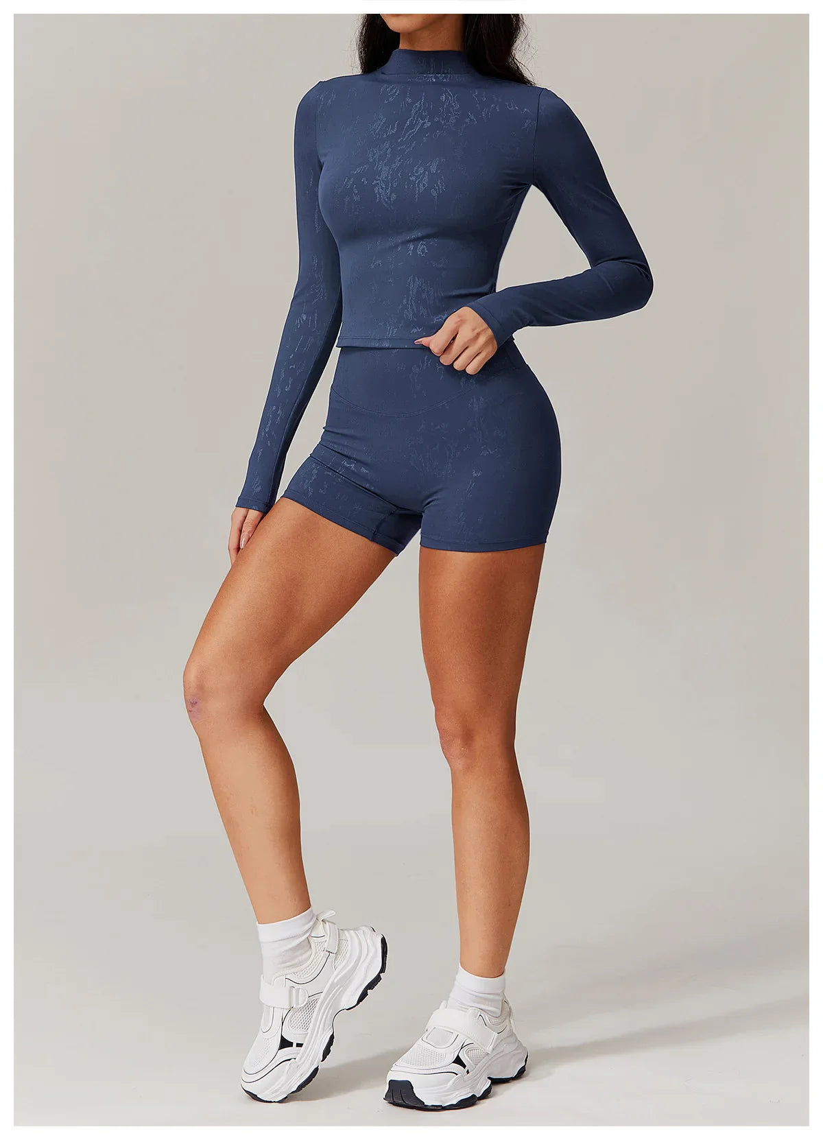 Stretch Fabric Salutation Yoga Set for Comfortable Movement and Flexibility in Activewear